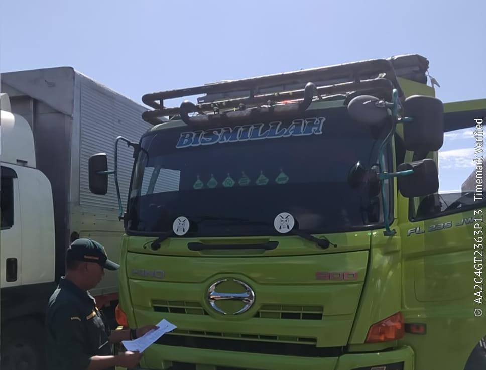 Karantina Bali Amankan Truk Sapi Dengan Dokumen Palsu