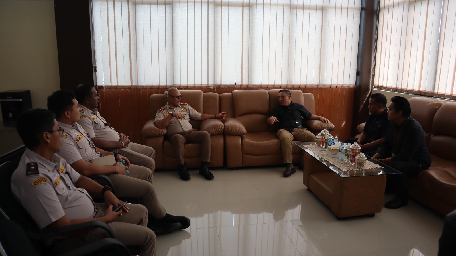 Pererat Kerja Sama, KPP Pratama Ambon Kunjungi BKHIT Maluku