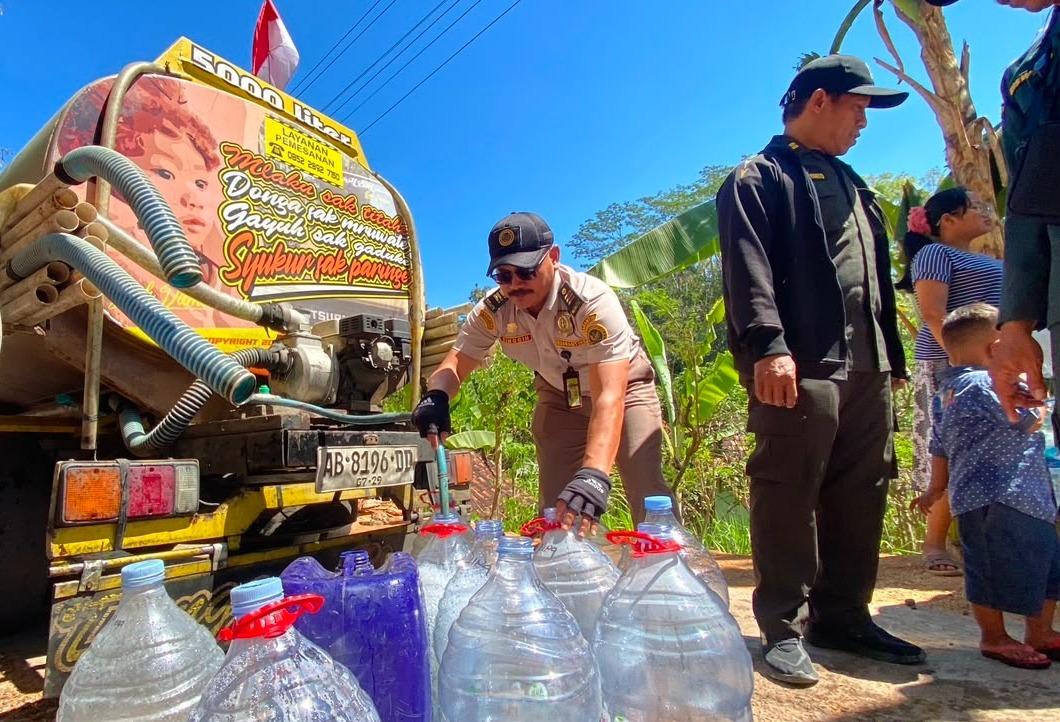 Atasi Kekeringan Gunungkidul, Karantina Yogyakarta Salurkan 52 Tangki Air