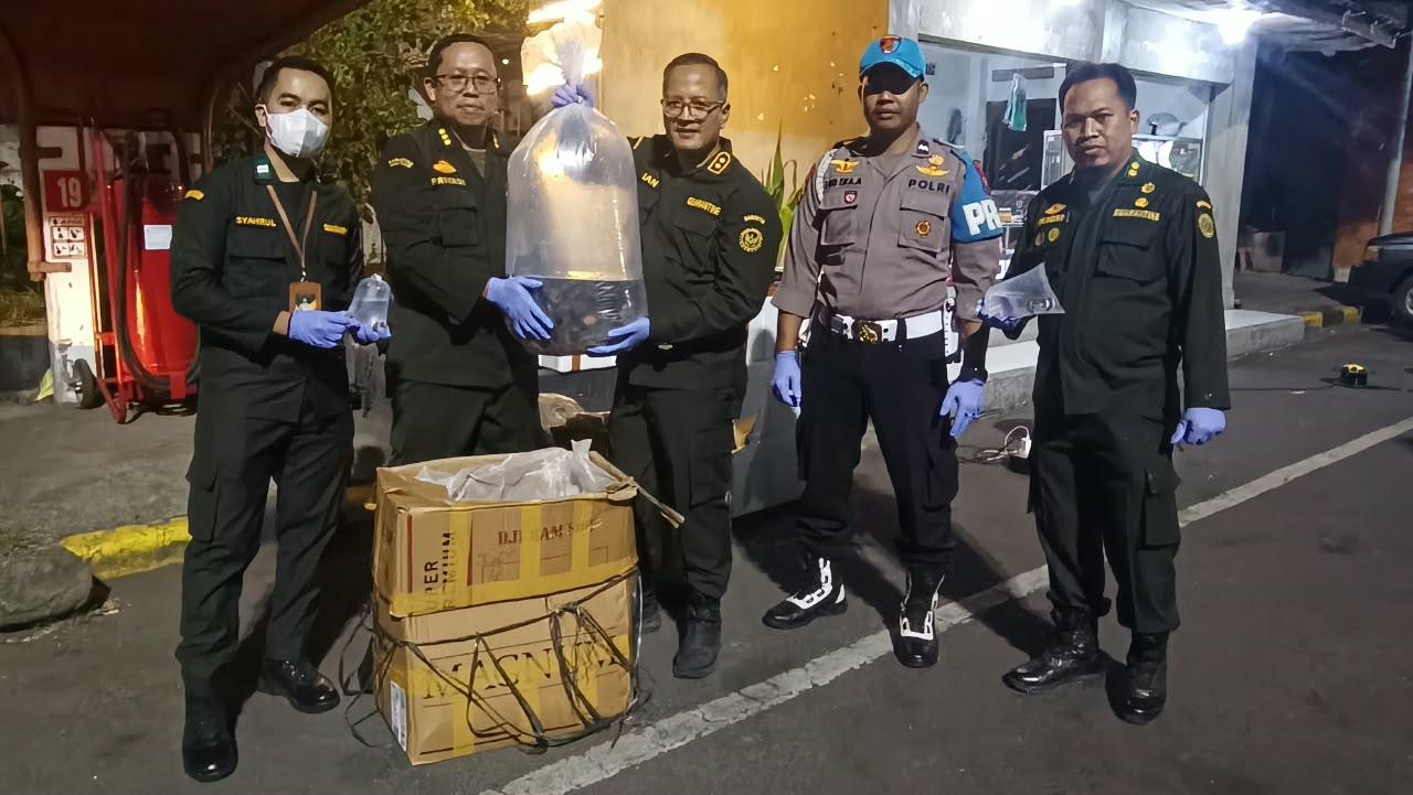 Patroli Malam di Ketapang, Barantin dan Tim Temukan 1 Ton Selada dan Ayam Tanpa Sertifikat