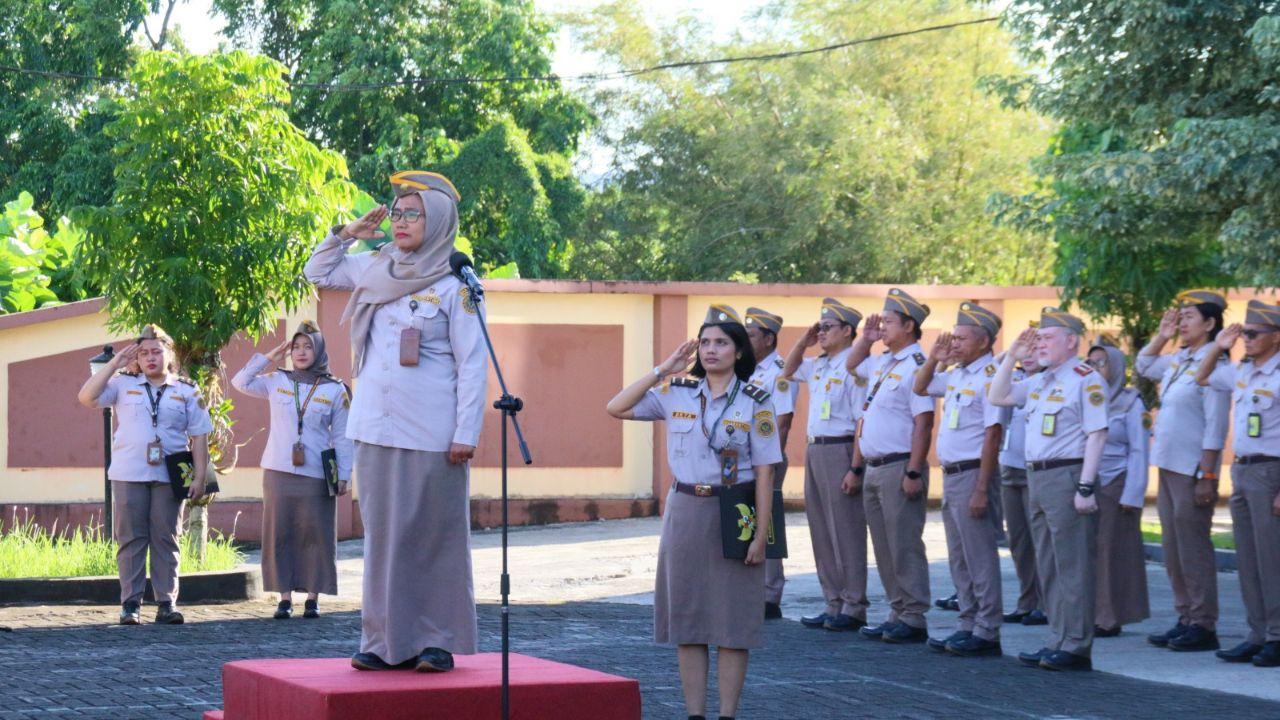 Srikandi Karantina Bertugas dalam apel pagi, Tetap Khidmat meski di guncang gempa