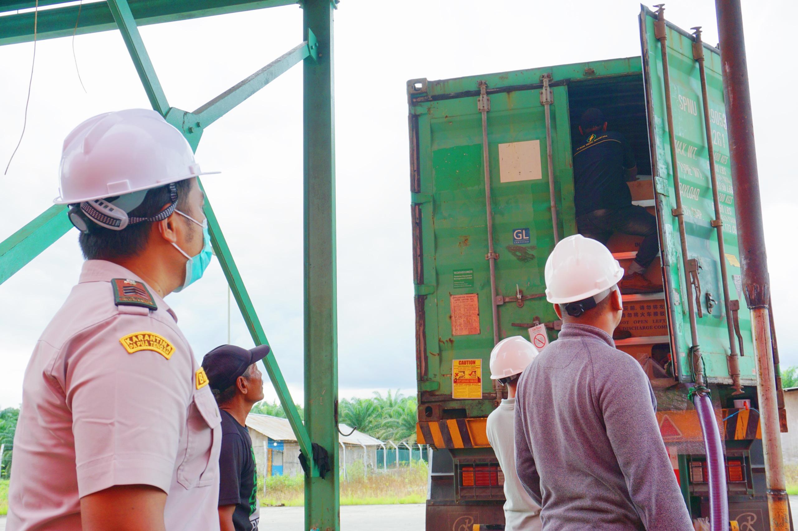Jaga Biosekuriti, Karantina Papua Tengah Awasi Pengeluaran 604 Ton CPO ke Surabaya