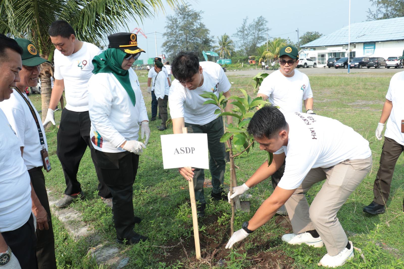 Karantina Bengkulu Tanam 149 Pohon di Pulau Baai untuk Dukung Perlindungan Hayati