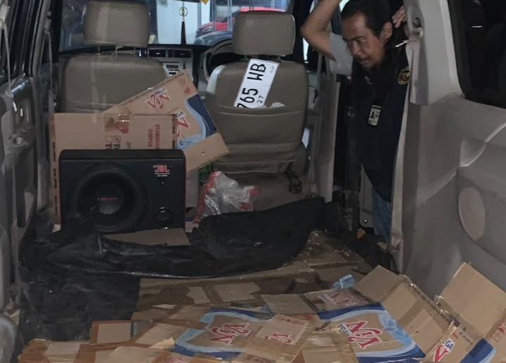 Minibus Tanpa Kursi Angkut 832 Burung Tanpa Dokumen, Diamankan Petugas Karantina di Bakauheni