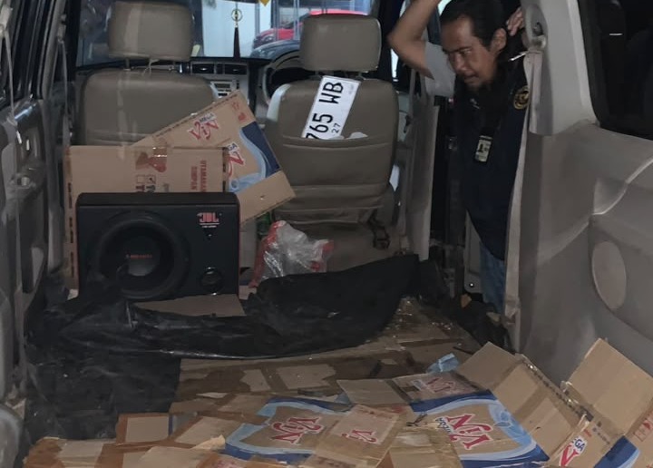 Minibus Tanpa Kursi Angkut 832 Burung Tanpa Dokumen, Diamankan Petugas ...